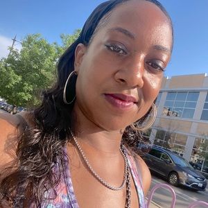 Meet your Posher, Monique